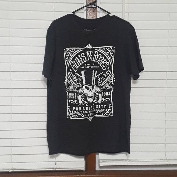 Bravado Tops - Guns and Roses bravado T-shirt Sz M
